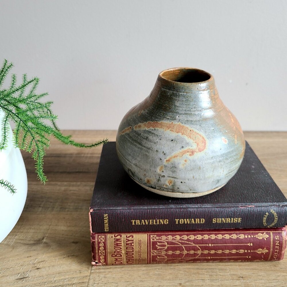 Vintage 1975 handmade pottery ceramic vase signed by artist.